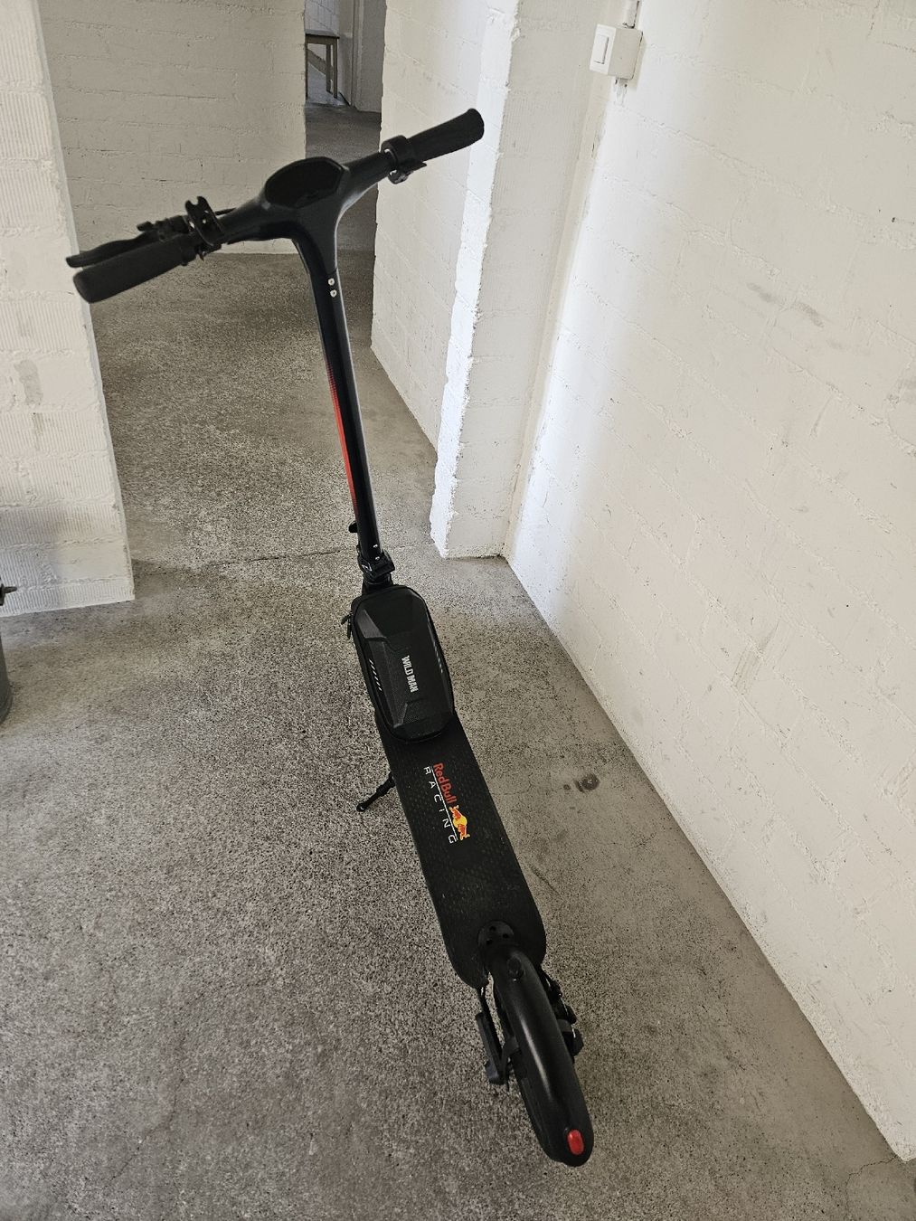 Scooter: Red Bull Racing E-Scooter – Usato da Thun venduto da Karl.Karlson 2