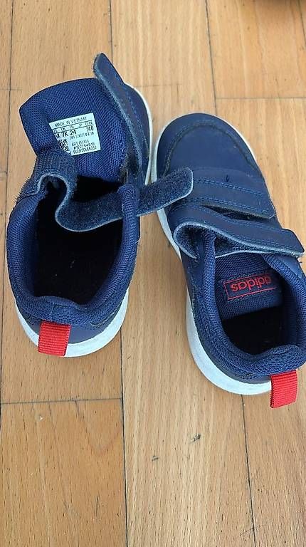 Adidas Scarpe per ragazzi: Adidas Sneaker Schuhe Kinder 24 – Usato da Herisau venduto da Ausserrhodner 2
