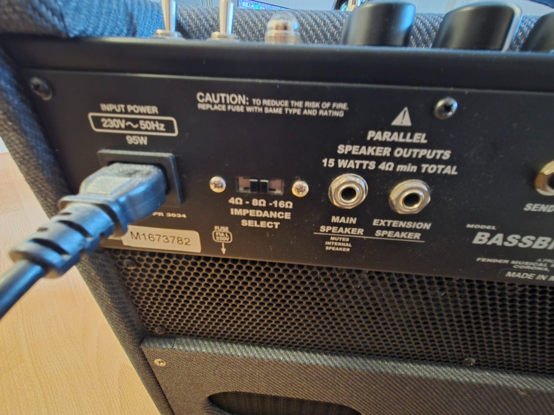 Fender Amplificatori: Fender Bassbreaker 15 Combo Amplifier – Usato da Zürich venduto da Schmani_hu 4