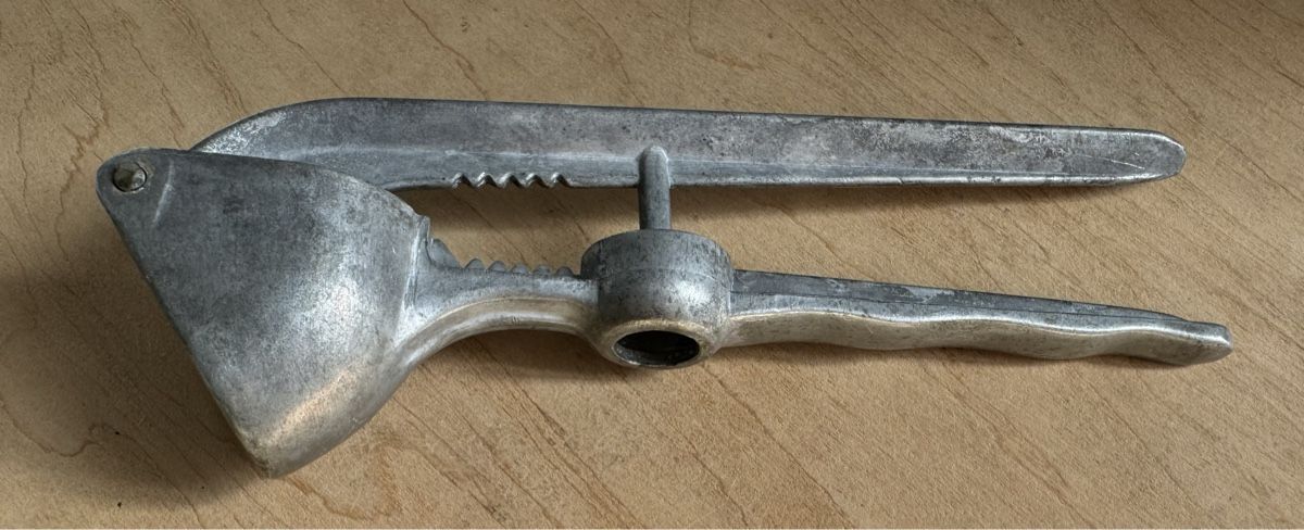 Elettrodomestici da cucina: Antike Knoblauchpresse Aluguss - gemarkt – Usato da Rothrist venduto da Luckywinner 1