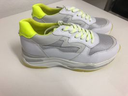 Neue Sneakers nicht getragen