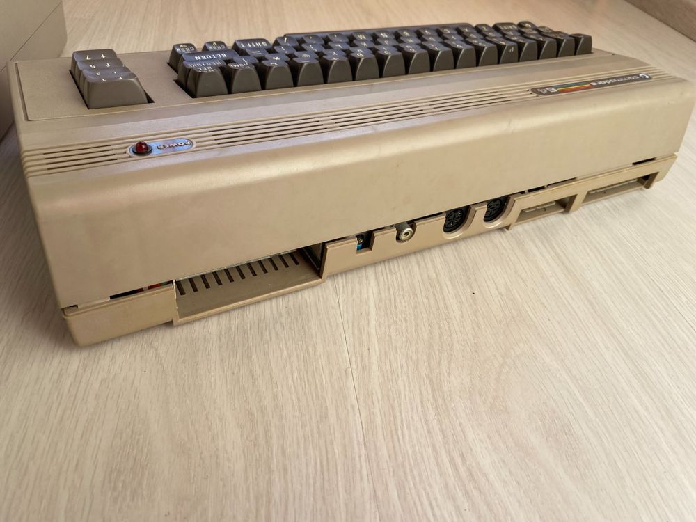 Commodore C64 Sammlungsauflösung | Kaufen auf Ricardo