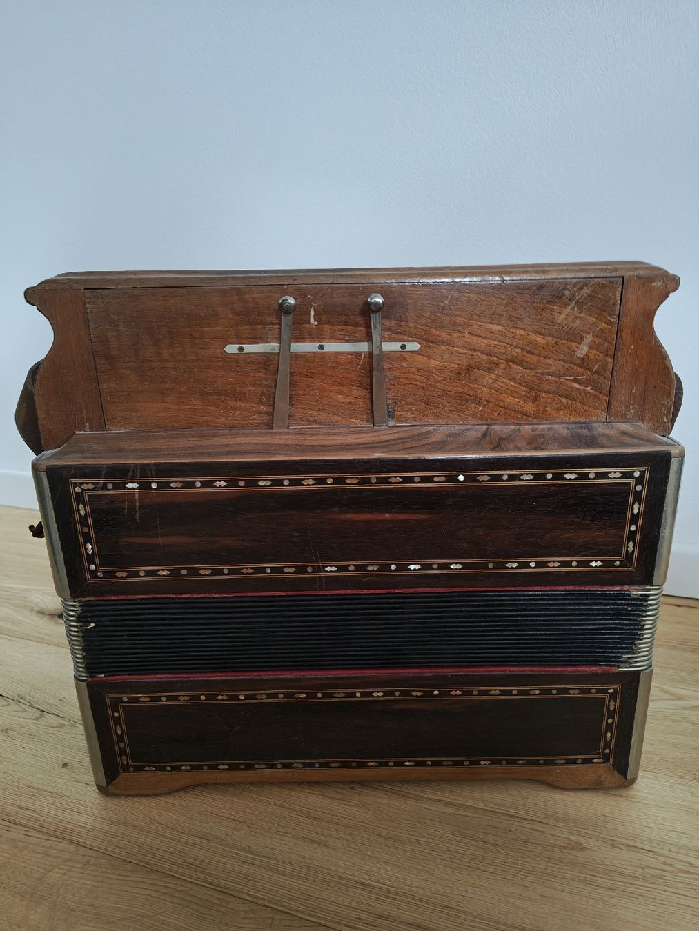 Strumenti musicali: Accordéon Ancien Hercule R.Pingeon Corcelle – Difettoso da Fontainemelon venduto da ad_ 1