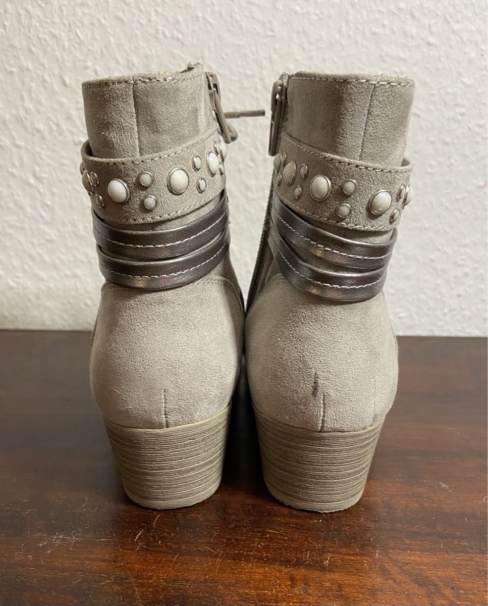 Graceland Scarpe da donna: Stiefeletten Boots mit Perlennieten Gr. 38 hellgrau – Usato da Fislisbach venduto da KolibriSecondhand 5