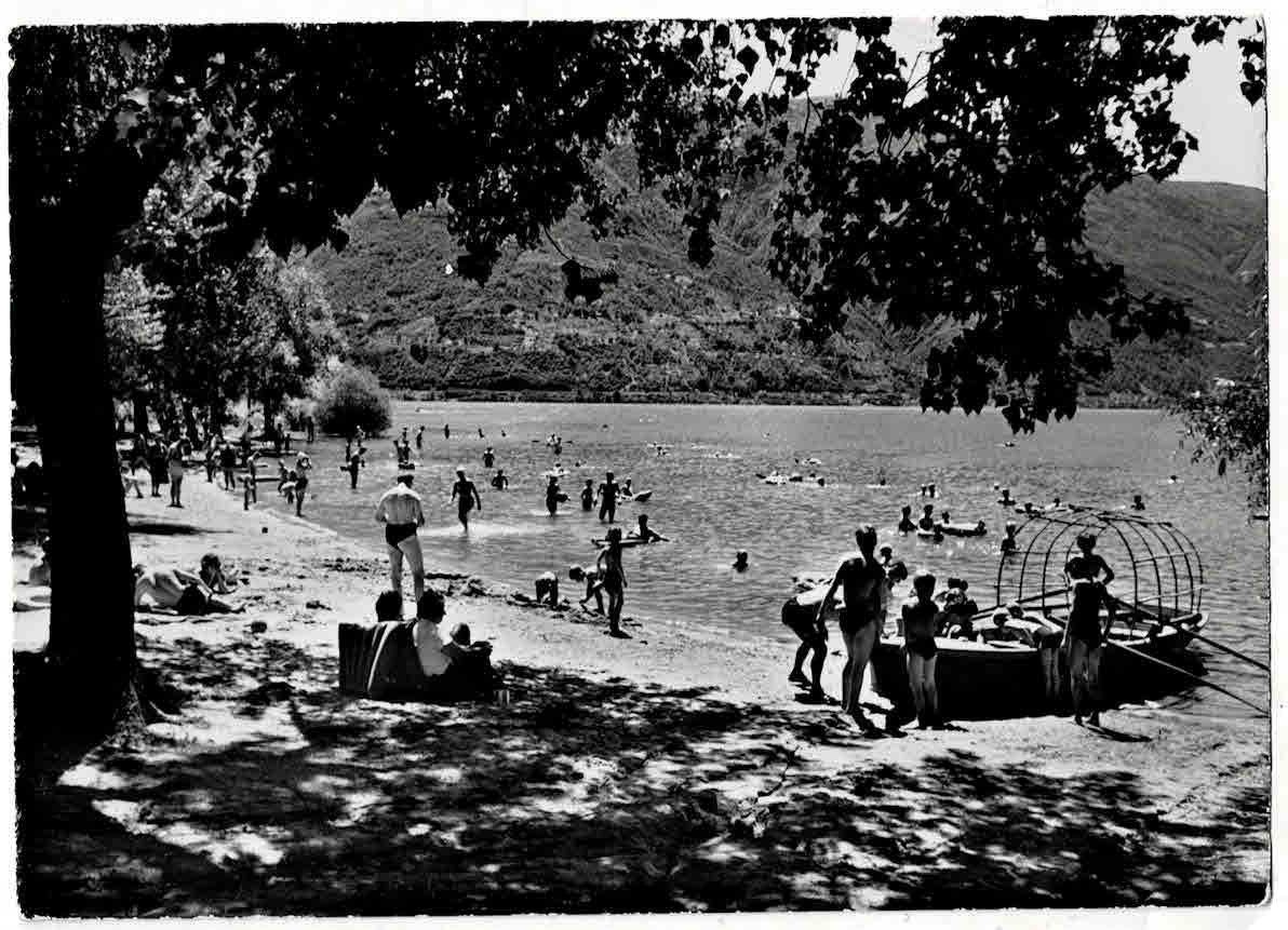 Cartoline postali: AsconaSpaiaggia del bagno – Usato da Sulz AG venduto da Oberdanne8