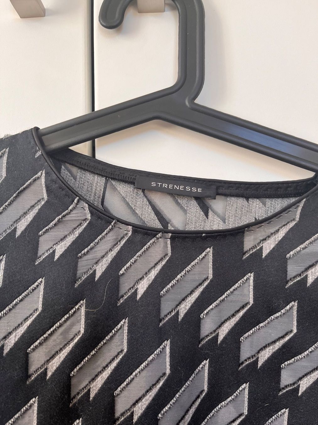 Strenesse Camicette: Strenesse Bluse Gr. 38 schwarz/silber neuwertig – Nuovo (secondo la descrizione) da Frenkendorf venduto da klourenco 4