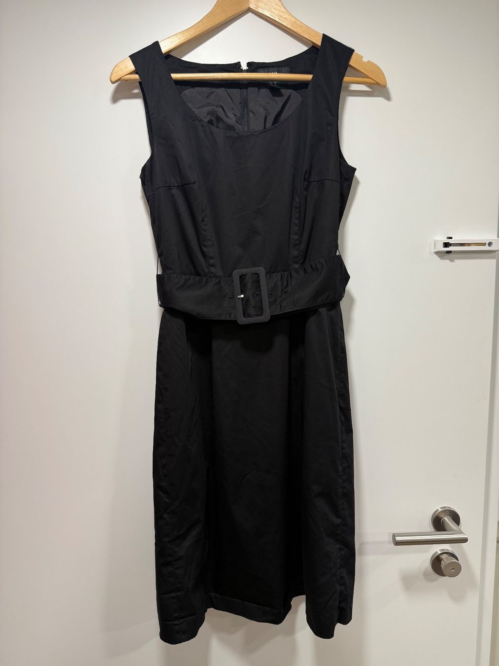 H&M Vestiti: H&M Etuikleid mit Gürtel Grösse 36 – Usato da St. Gallen venduto da kka_l9wg