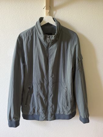 hellblaue Übergangsjacke