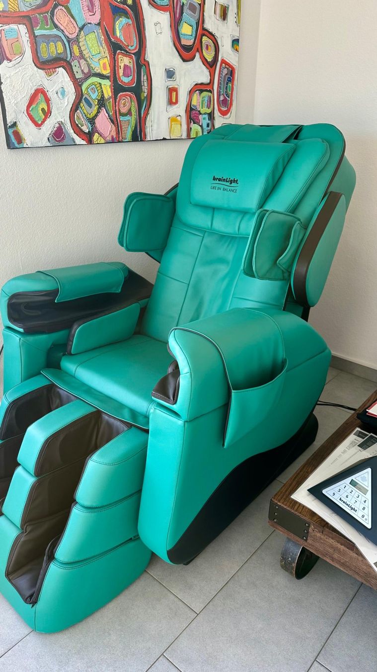 Poltrone: BrainLight 4D-Shiatsu Massagesessel Zenesse – Usato da Kreuzlingen venduto da eszanza