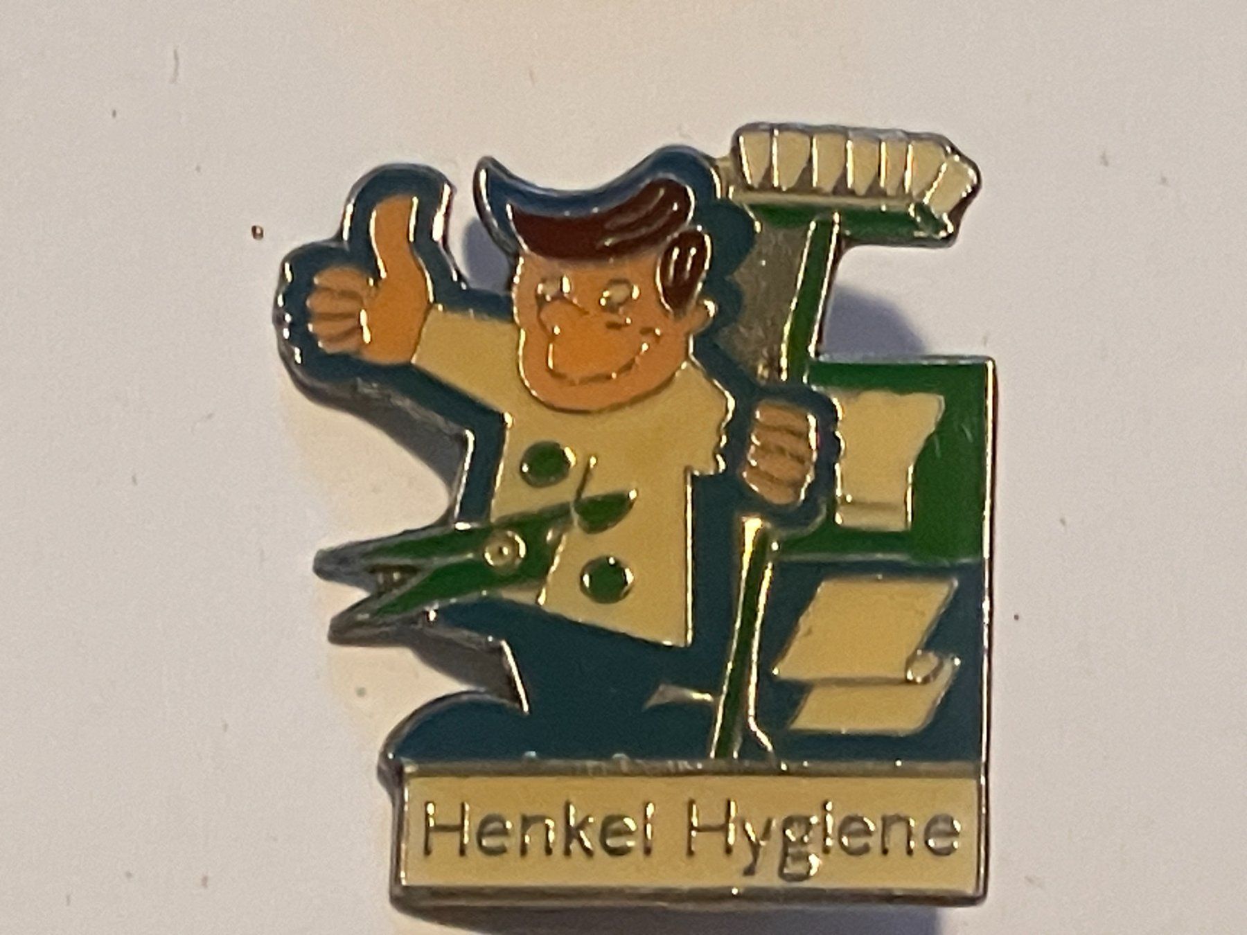 Placchette & Badge: 1 Pin Henkel Hygiene – Usato da Basel venduto da djwwpp