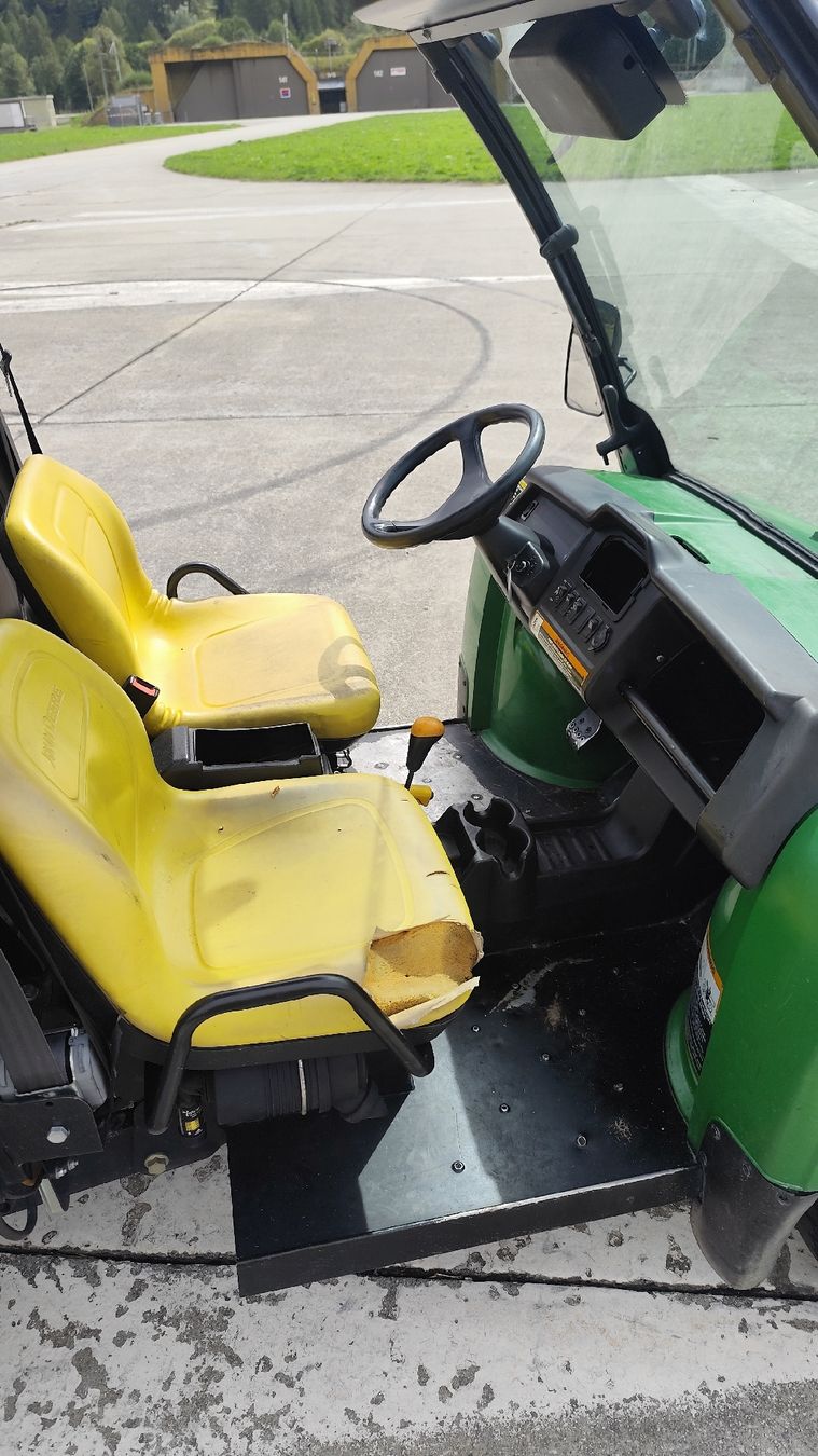 John Deere Trattori: John Deere Gator Allrad – Usato da Ulrichen venduto da 130ttv 4