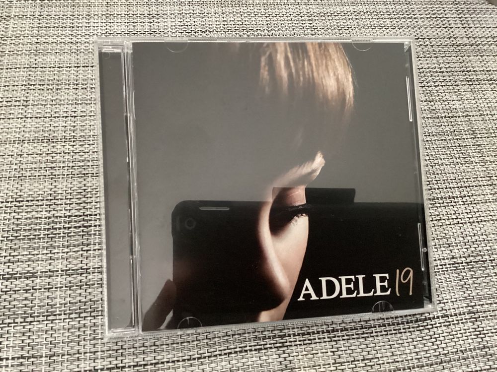Adele – 19 (2xCD)  Comprare su Ricardo