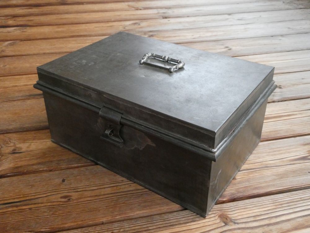 Blechbox-Büchse mit Deckel und Lasche zum Abschliessen (Gebraucht) in ...