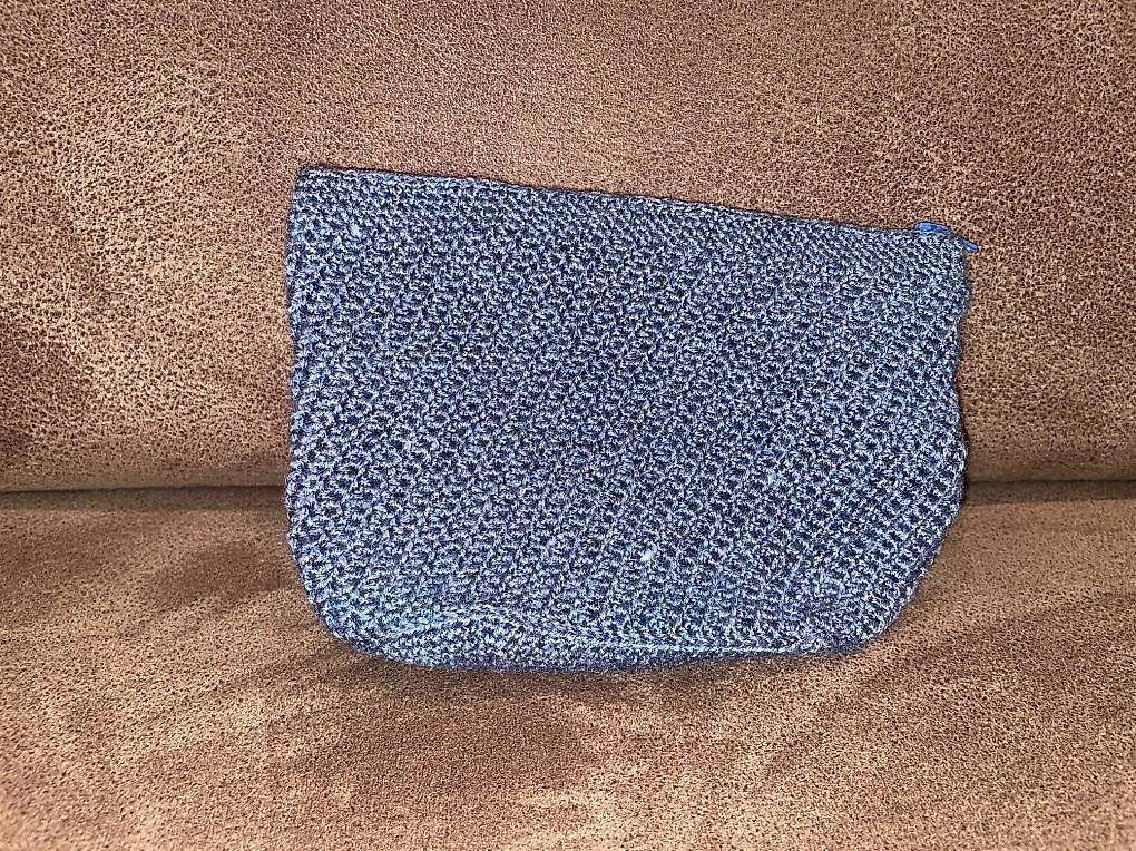 Taschen für Damen: HANDMADE Kosmetiktäschchen Bindentäschchen gehäkelt  – Neu und originalverpackt aus Scharans von csp_sbl5 2