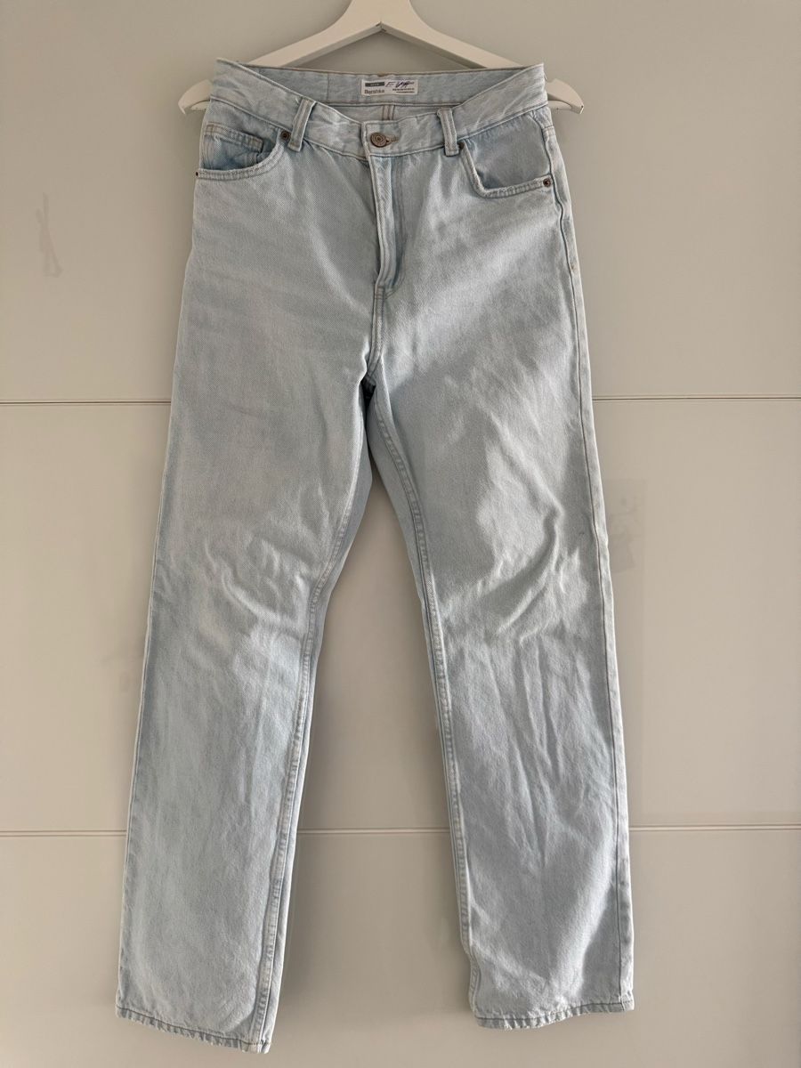 Bershka Jeans: Sehr helle Bershka Jeans – Usato da Birmenstorf AG venduto da las.e