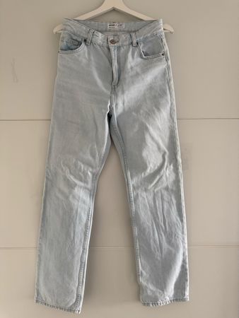 Sehr helle Bershka Jeans