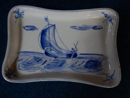schöne antike Keramik Schale gewellt Segelschiff blau-weiss
