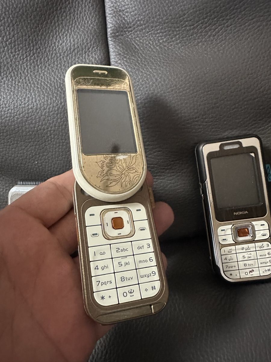 Nokia Telefoni cellulari / Smartphones: Nokia Handy Konvolut 4x – Difettoso da Heerbrugg venduto da Amazon38 4