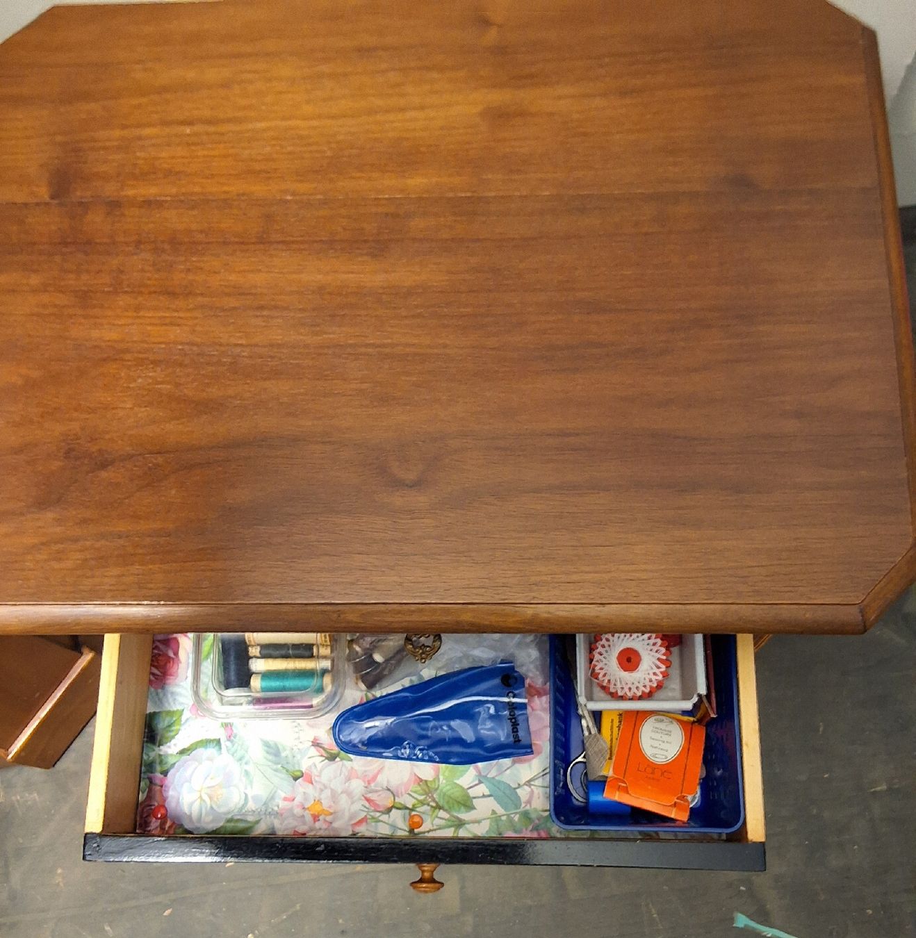 Cassettiere: Nähschränkchen, gefüllt mit Nähmaterial – Nuovo (secondo la descrizione) da zofingen venduto da Blume14 5