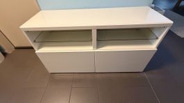 TV-Möbel in Weiss mit Glastablaren