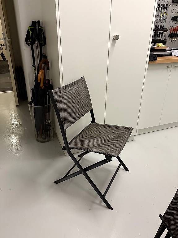 Set de table et chaises: Table de balcon/jardin avec chaises – D'occasion à Lausanne par apolline.lr 2