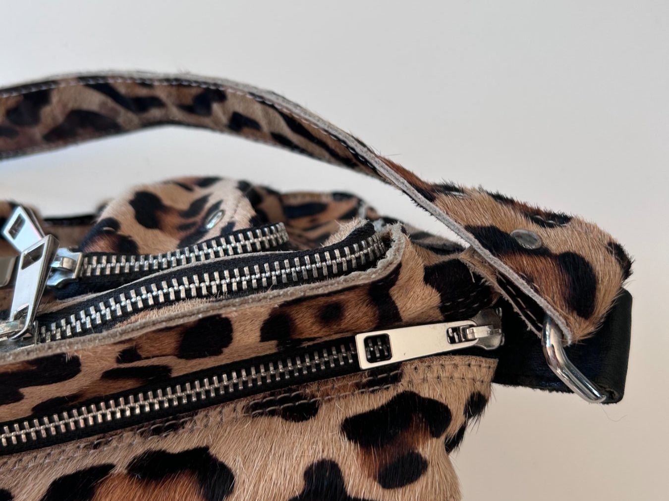 Cos Sacs femmes: Nunoo Tasche mit Leoprint – D'occasion à St. Gallen par look-twice 3