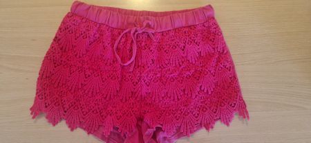 Short rose fuchsia en dentelle ajourée taille M/L