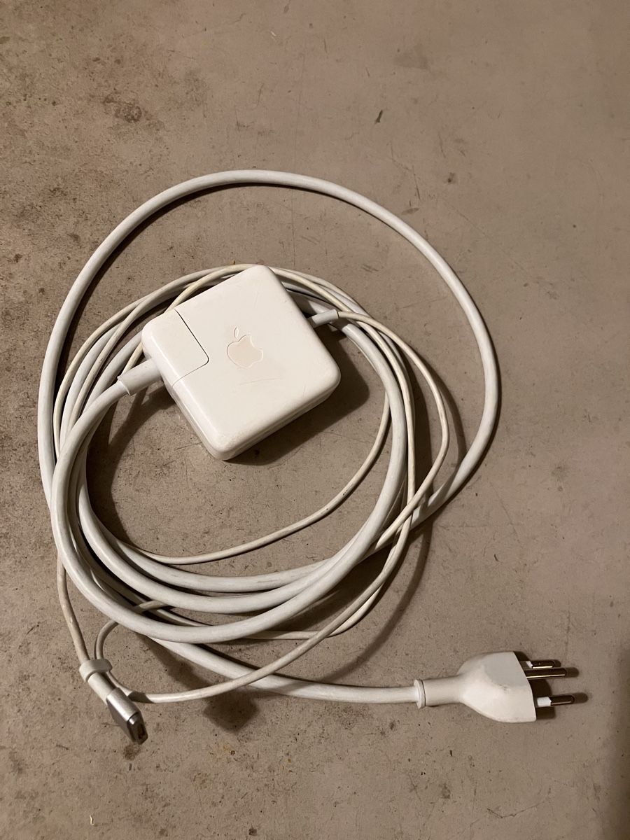 Apple Caricabatterie: Original Apple MagSafe 2 45 W Power Adapter  – Usato da Zürich venduto da gabrieluza 1