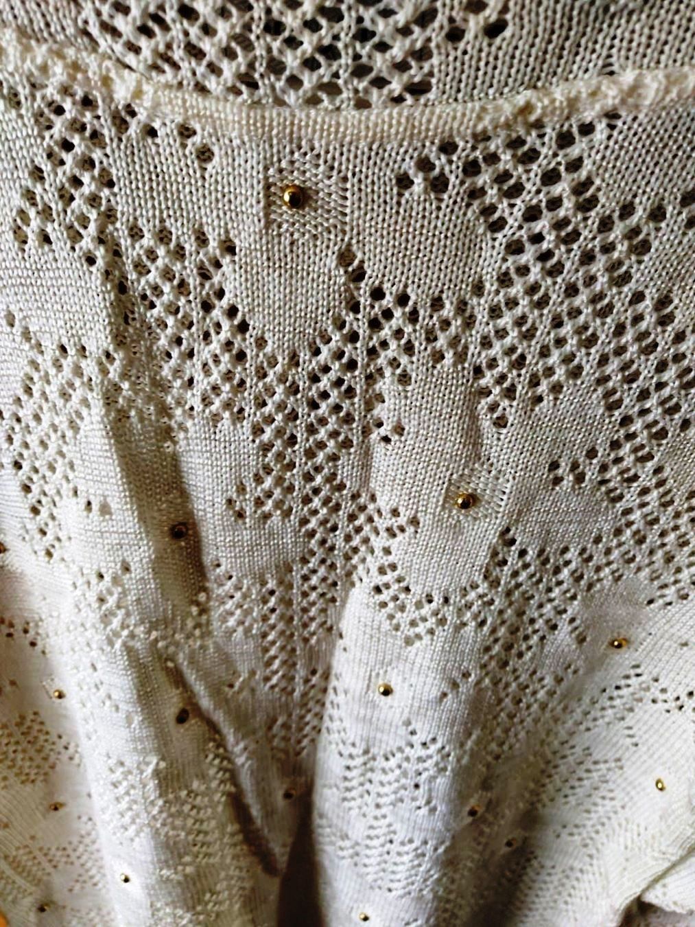 Maglioni & Felpe: Pullover in Weiss mit goldigen Nieten - Grösse 38 - – Nuovo (secondo la descrizione) da Zürich venduto da -italo- 3