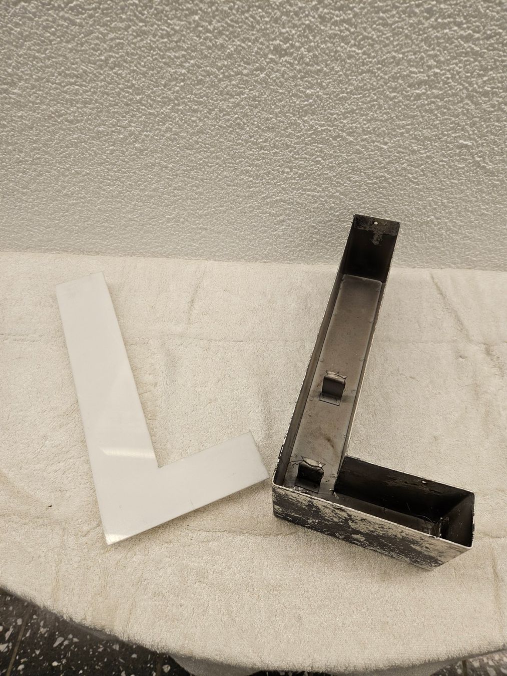 Alle Dekorationen: leuchtbuchstabe "L" deko vintage – Gebraucht aus effretikon von scharki01