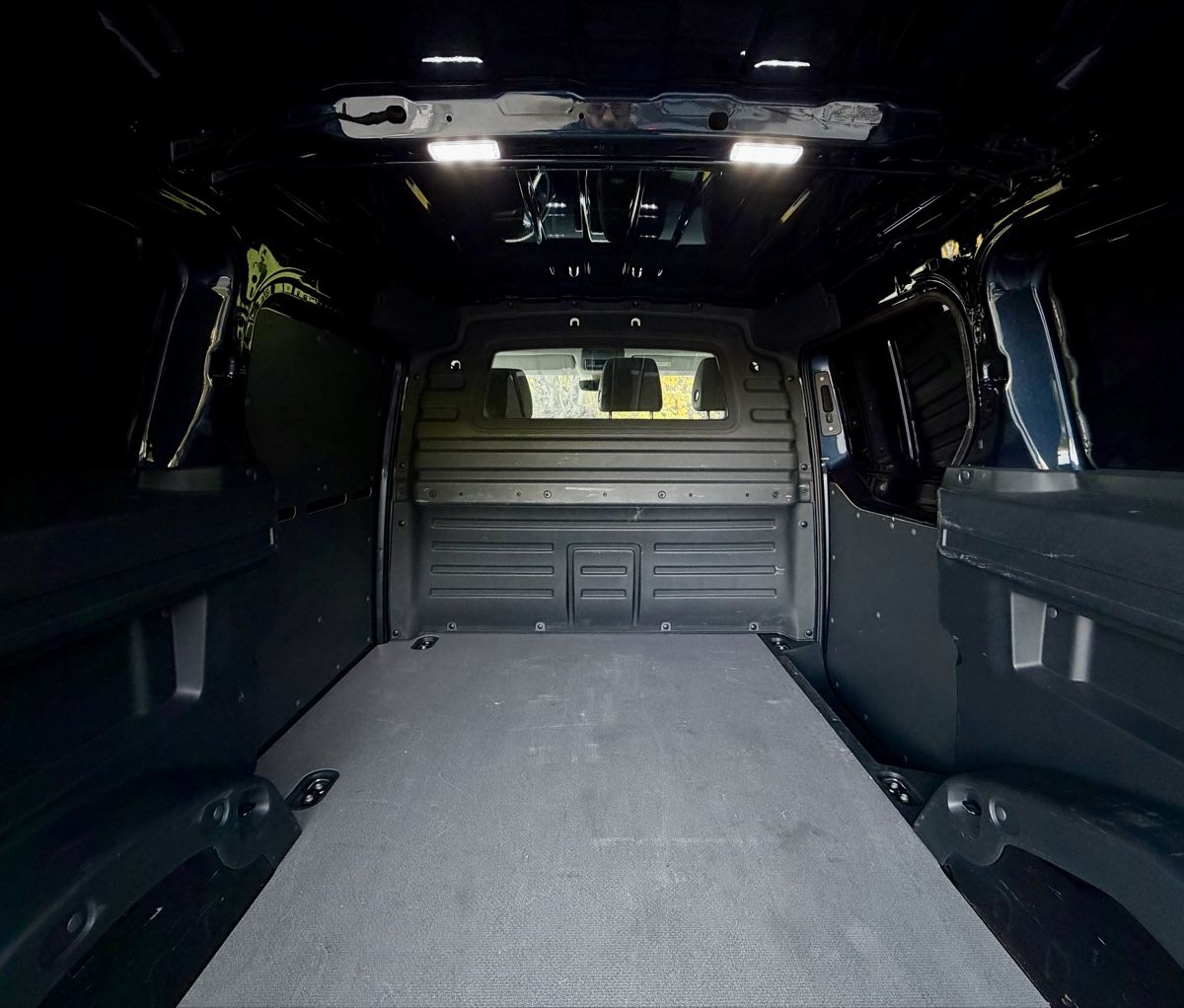 VW Véhicules utilitaires: ID Buzz Cargo – D'occasion à Lüchingen par phlanlab 9