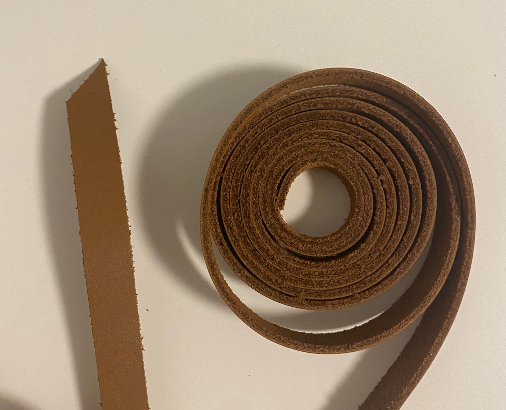Dekobänder: BRAND NEW! Leather Strips light brown (1.3 x 182 cm) – Neu und originalverpackt aus Clarmont von sil_59s9 3
