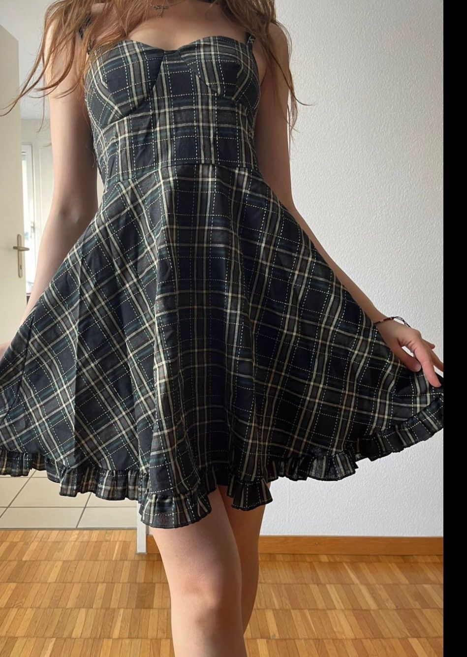 Kleider: Robe courte à carreaux vert et beige taille S – Gebraucht aus St-Aubin FR von Tiweety 2