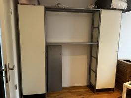 Grosser Büroschrank mit  viel Stauraum