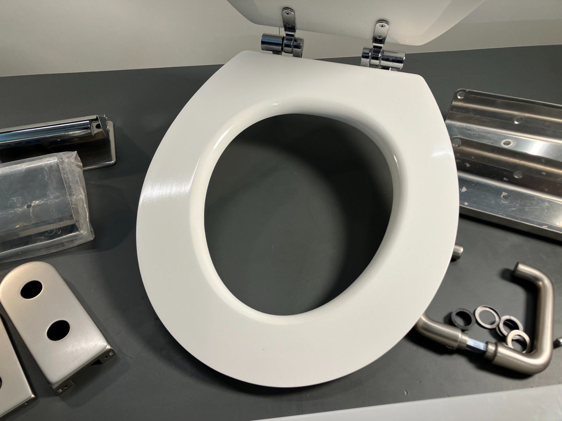 WC: Posten mit div. Sanitär Sachen ab 1.- – D'occasion à Lichtensteig par Buy24International 5