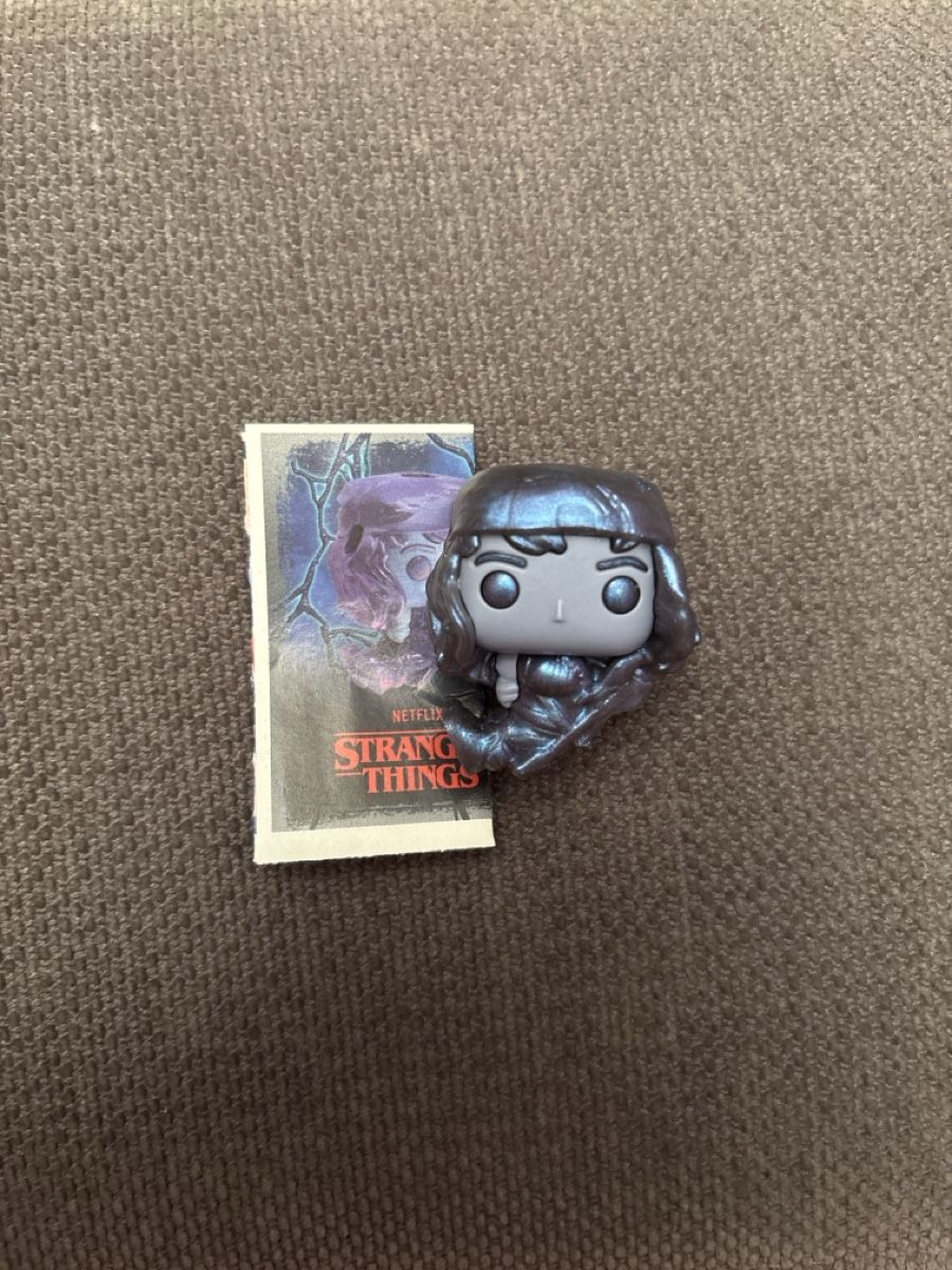 Funko Statuette: Kinder Joy Stranger Things Funko Pop Eddie Munson – Nuovo e nell'imballaggio originale da Basel venduto da Mig_Sil04