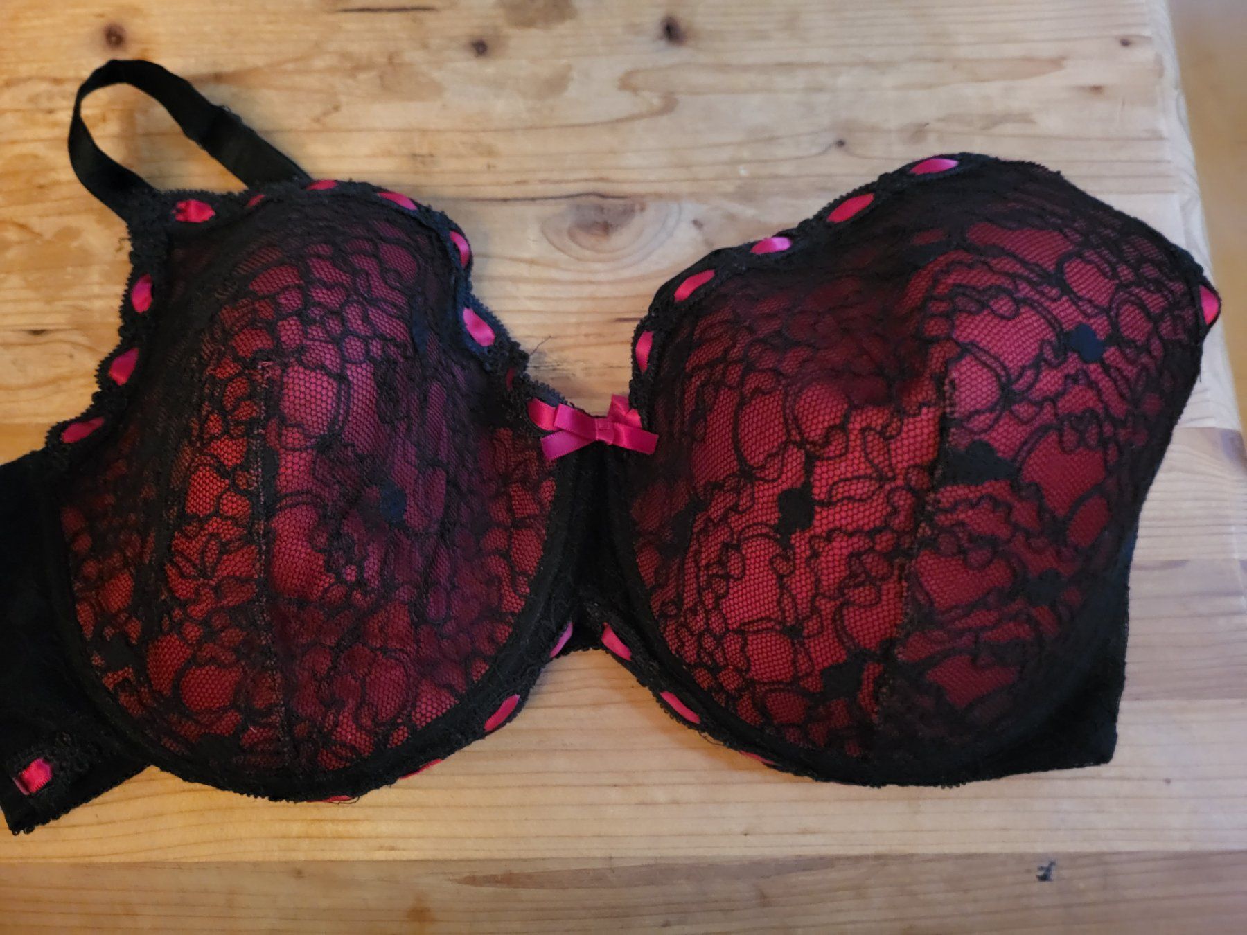 Kleiderpakete: 4 BHs ca. 95 C/D – Gebraucht aus Guggisberg von Aegertenlehn 1
