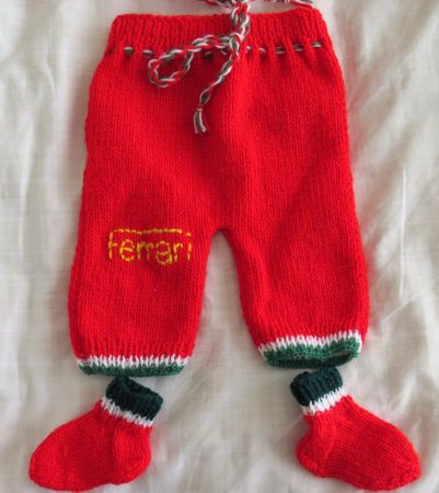 Ferrari Babystrickhosen , Schal und Socken