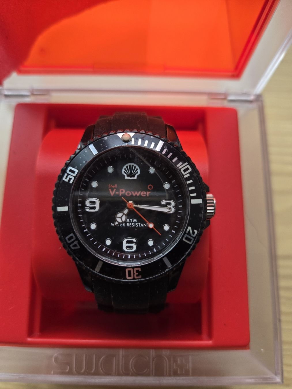 Swatch Montres: Swatch Uhr Shell V-Power schwarz mit Box – Neuf avec emballage d'origine à Kienberg par CaBor