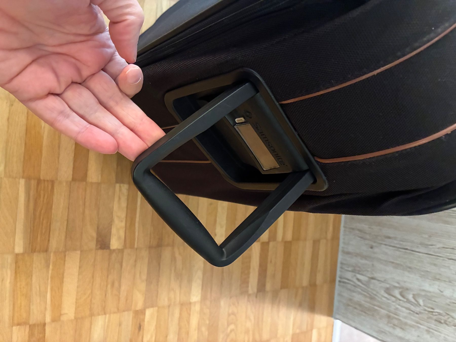 Samsonite Reisekoffer: Samsonite Rollkoffer – Gebraucht aus Au ZH von Ahzm 1