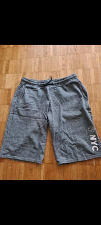 Shorts grau mit NYC Aufdruck 