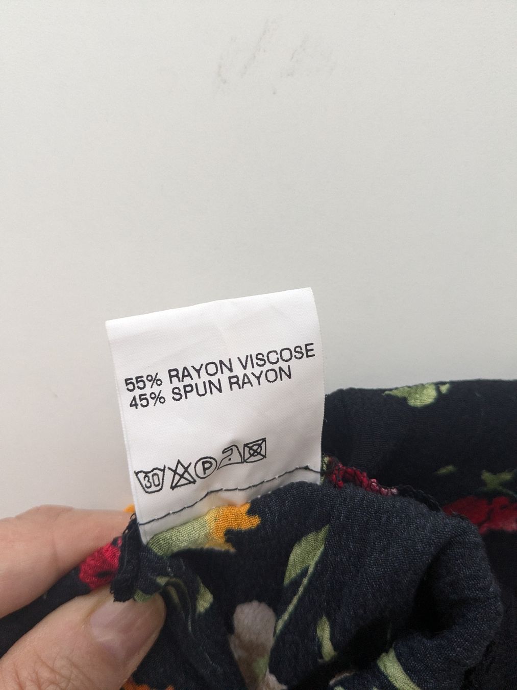 Gonne: Rock mit Blumenmuster schwarz Grösse 42 Rayon  – Usato da Rorschach venduto da olg_5qq2 3