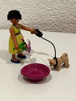 Playmobil Dame mit Hündchen, Hundekorb und Blumenstrauss
