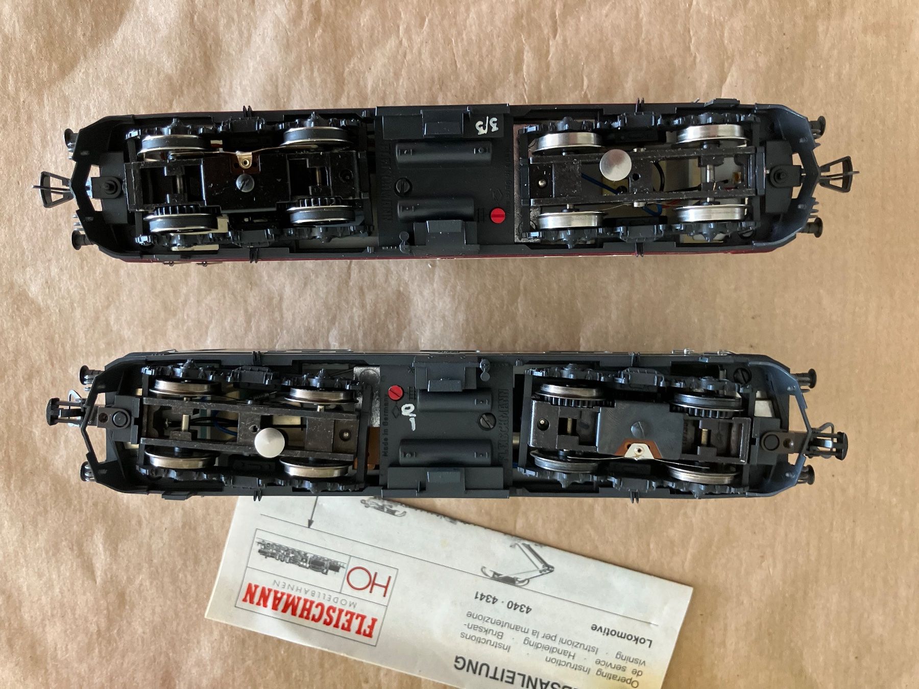 Fleischmann Modellini di ferrovie: 2 Stk. Fleischmann Re 4/4'', TEE und grün, 2-L Glechstrom – Difettoso da Bütschwil venduto da Semaphor 3