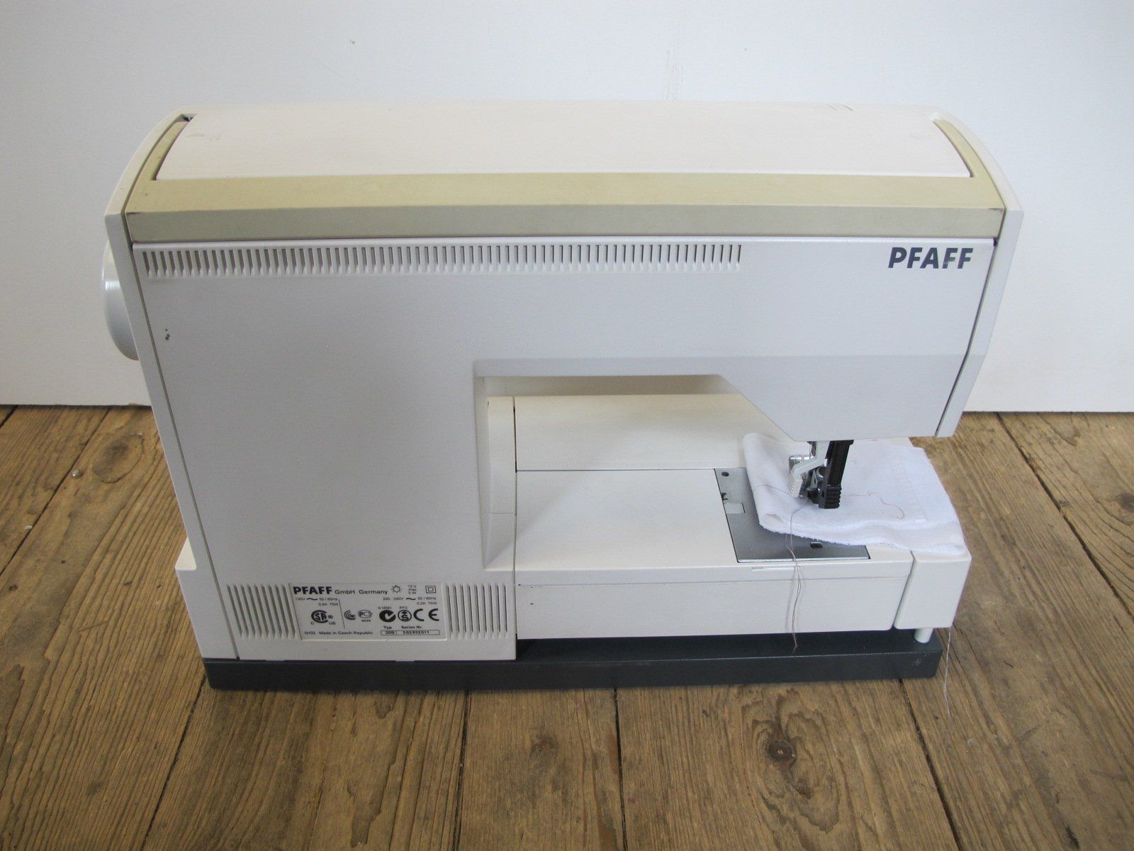 Pfaff Macchine da cucire: Nähmaschine Pfaff Expression 2034 – Usato da Glarus venduto da Toni-Glarus 2