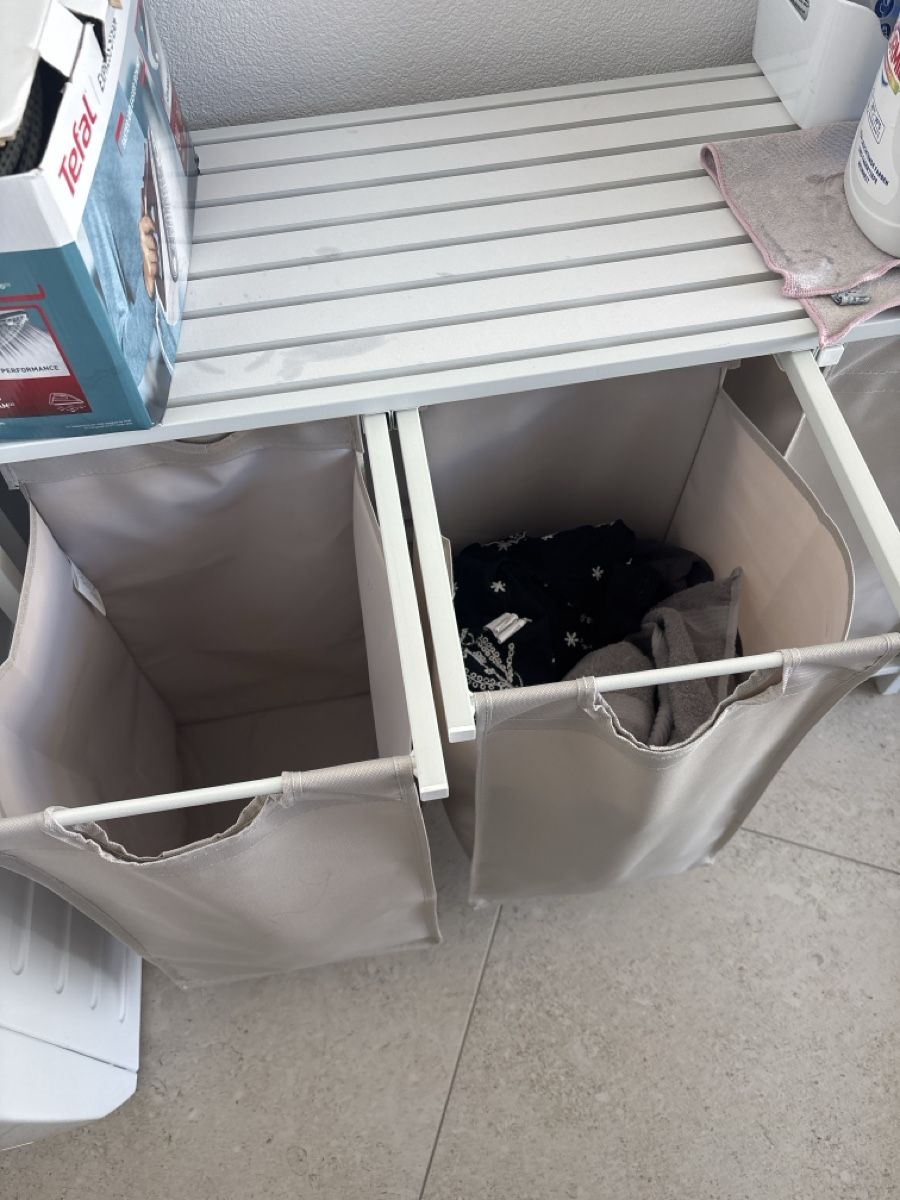 Cesti per biancheria: Laundry basket shelf with 3 baskets grey good condition – Usato da Neuhausen am Rheinfall venduto da LTomk 2
