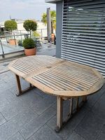 Massiver Gartentisch aus Teak