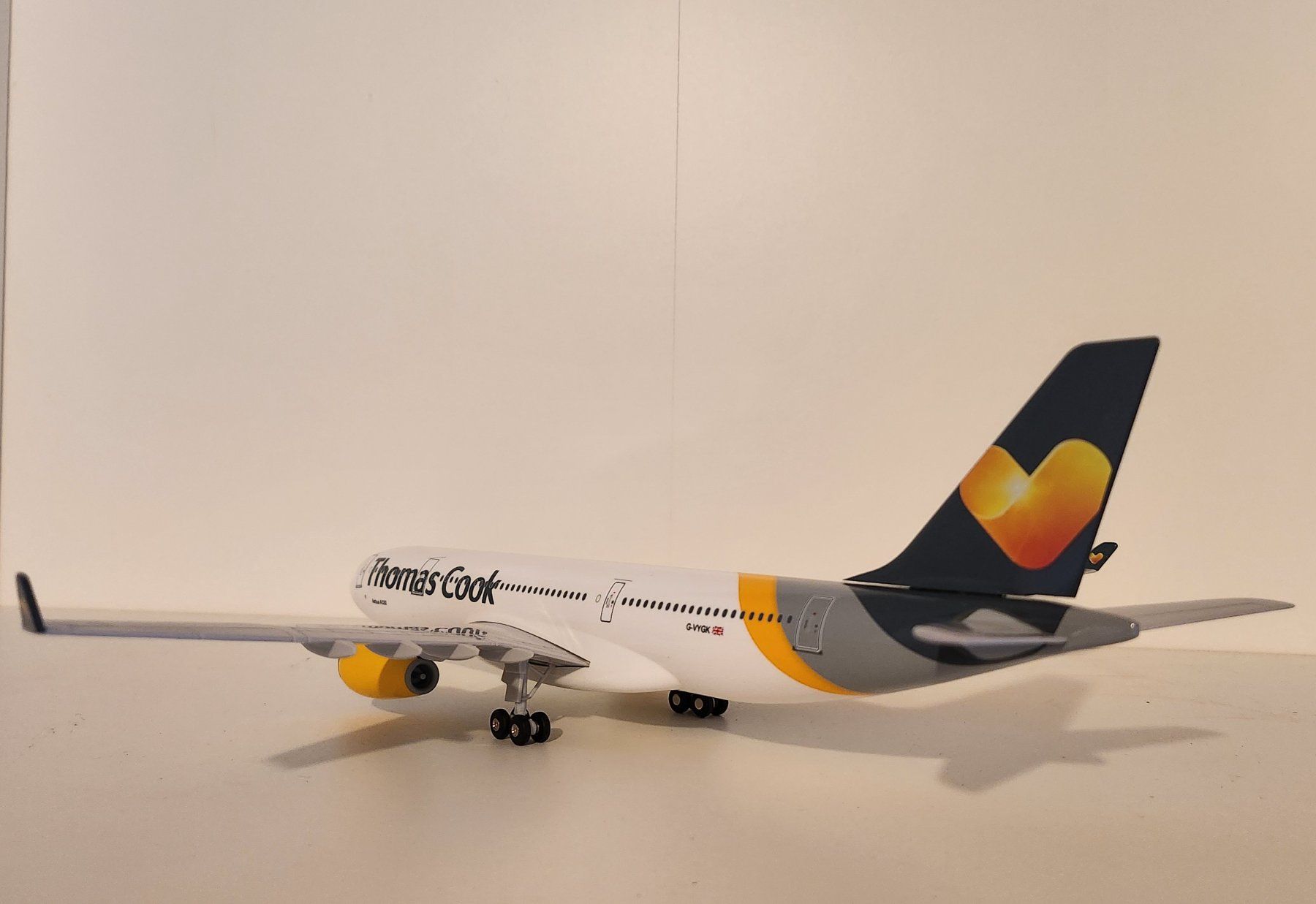 Kit di modellismo & Modellini statici: SkyMarks Thomas Cook Airbus A330-200 – Nuovo (secondo la descrizione) da Wittenwil venduto da ced_q8j7 3