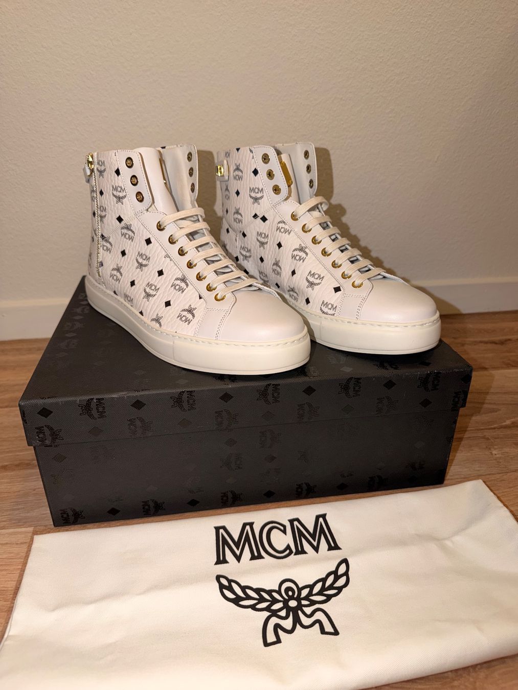 Mcm Herrenschuhe: MCM Sneakers NEU – Neu und originalverpackt aus Zug von mcm.v.i