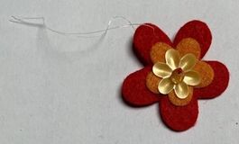 5 Filzblumen mit Perle zum Hängen, rot-orange